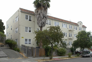 5300 Walnut St in Oakland, CA - Building Photo - Building Photo