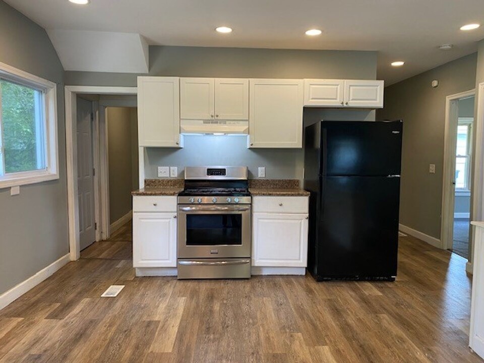 551 Noah Ave in Akron, OH - Building Photo