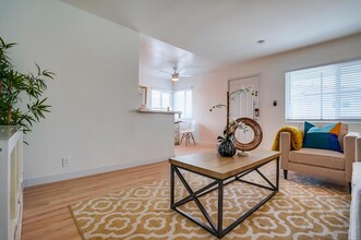 359 E Esther St, Unit 06 in Long Beach, CA - Building Photo - Building Photo