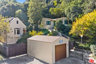 3705 Fredonia Dr in Los Angeles, CA - Building Photo