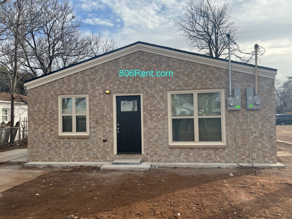 1904 17th St in Lubbock, TX - Building Photo