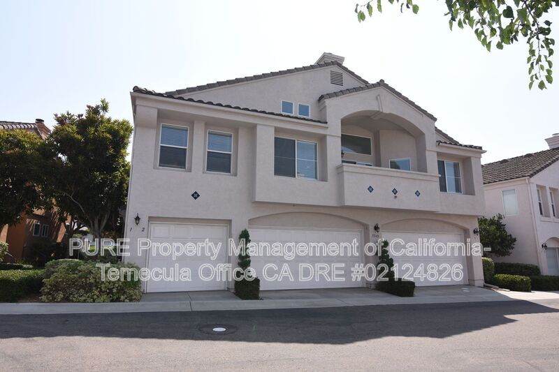 5560 Renaissance Ave in San Diego, CA - Building Photo