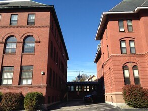 124 Orange St in Manchester, NH - Building Photo - Building Photo