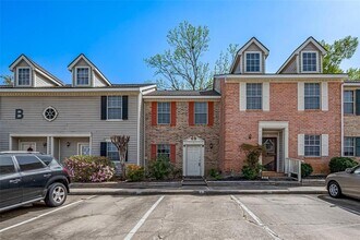 2030 Plantation Dr in Conroe, TX - Building Photo - Building Photo
