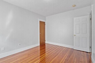 11 Bowdoin St, Unit 11 in Arlington, MA - Foto de edificio - Building Photo