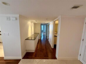 988 Blvd of the Arts in Sarasota, FL - Foto de edificio - Building Photo