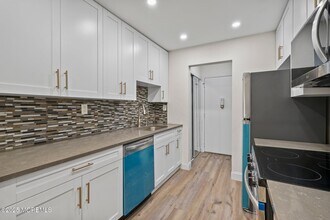 60 Amberly Dr in Englishtown, NJ - Building Photo - Building Photo