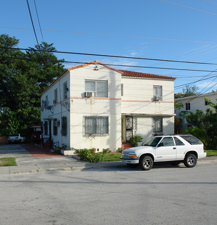 623 NE 61st St in Miami, FL - Foto de edificio