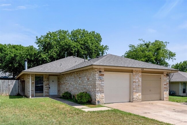 608 Country Aire Dr in Round Rock, TX - Building Photo - Building Photo