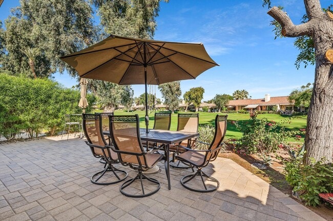 186 Gran Via in Palm Desert, CA - Building Photo - Building Photo