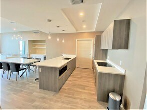 801 S Miami Ave, Unit 5410 in Miami, FL - Building Photo - Building Photo