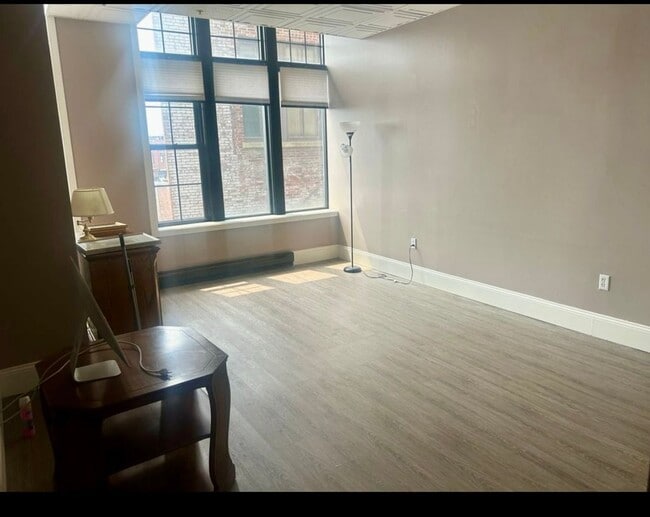 16 Merrimack St in Lowell, MA - Building Photo - Building Photo