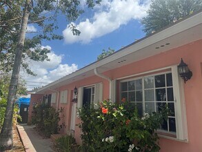 1020 SW 5th St in Miami, FL - Building Photo - Building Photo