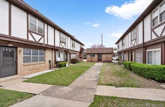 2515 S Florence Pl, Unit 10 in Tulsa, OK - Building Photo - Building Photo