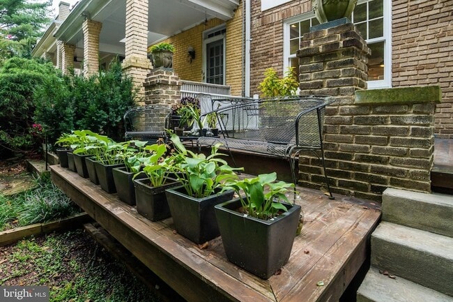 2030 Pierce Mill Rd NW in Washington, DC - Foto de edificio - Building Photo