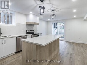 3278 Trevor Ct in Mississauga, ON - Building Photo - Building Photo