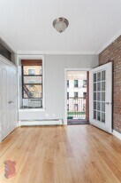 42 Avenue B, Unit 5 in New York, NY - Building Photo