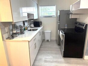 1638 Plunkett St in Hollywood, FL - Building Photo - Building Photo