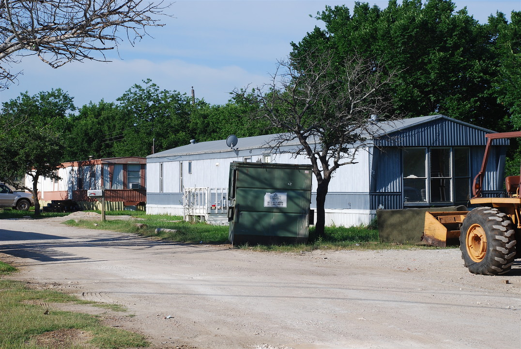 7410 Mansfield Hwy in Kennedale, TX - Building Photo