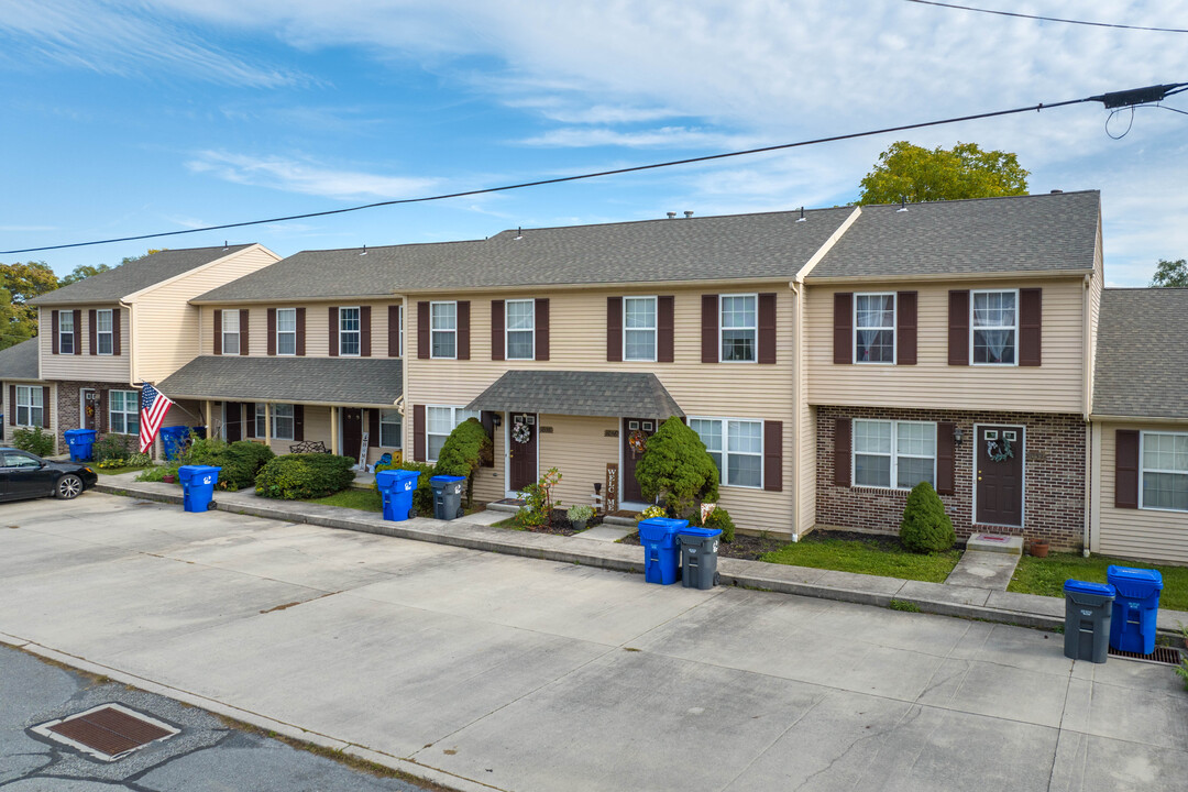 1002 Rebecca St in Carlisle, PA - Foto de edificio