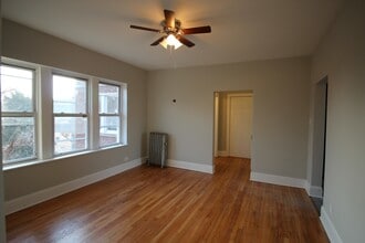 4324 N Bernard St, Unit 3B in Chicago, IL - Building Photo - Building Photo