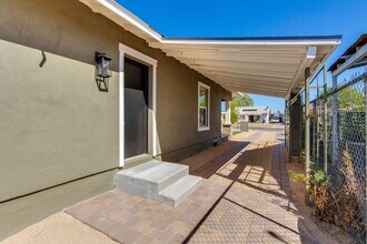 1329 E Brill St in Phoenix, AZ - Foto de edificio - Building Photo