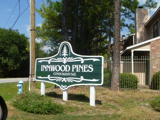 Innwood Pines in Houston, TX - Foto de edificio