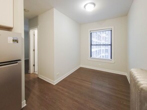 534 W Cornelia Ave, Unit 308 in Chicago, IL - Building Photo - Building Photo