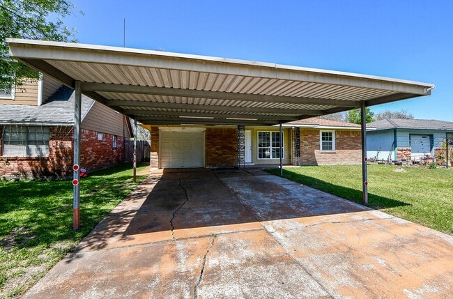 515 Westside Ct in Pasadena, TX - Building Photo - Building Photo