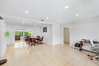 9425 N Miami Ave in Miami Shores, FL - Building Photo - Building Photo