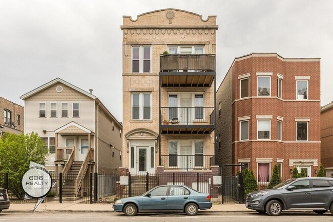 property at 2747 W Augusta Blvd