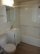 27 Acker St W, Unit #1 in St. Paul, MN - Foto de edificio - Building Photo