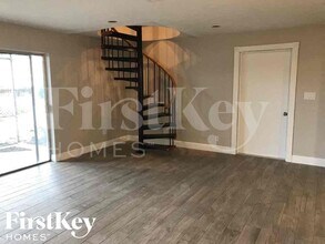 4882 Pine Cone Ln in West Palm Beach, FL - Foto de edificio - Building Photo