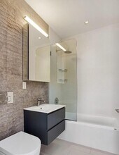 195 Stanton St, Unit 6G in New York, NY - Building Photo - Building Photo