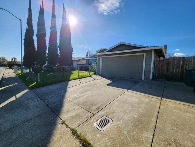 property at 735 Wedgewood Dr