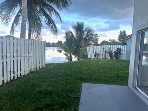 311 SW 100th Ave in Pembroke Pines, FL - Building Photo - Building Photo