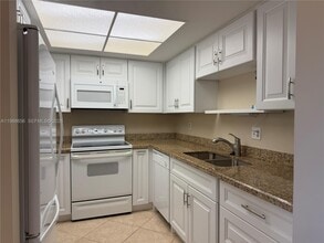 301 SW South River Dr in Stuart, FL - Building Photo - Building Photo