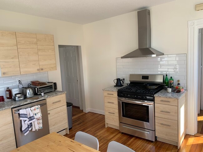 10 Clary St, Unit 3 in Cambridge, MA - Building Photo - Building Photo