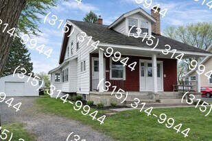 211 Russell Ave, Unit second unit in Liverpool, NY - Building Photo