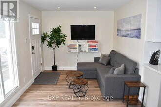9 Balson Blvd in Whitchurch-Stouffville, ON - Building Photo - Building Photo