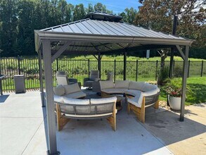 5005 Wingate Way in Atlanta, GA - Building Photo - Building Photo