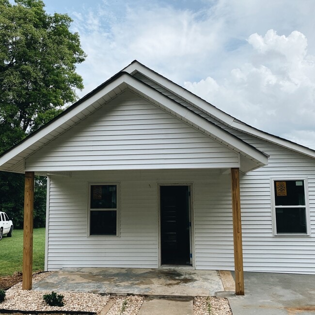property at 808 E Mobile St