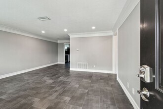 2942 W Bay Dr in Belleair Bluffs, FL - Building Photo - Building Photo