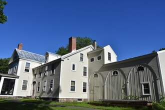 41 Main St, Unit Apt # A in Topsham, ME - Foto de edificio - Building Photo