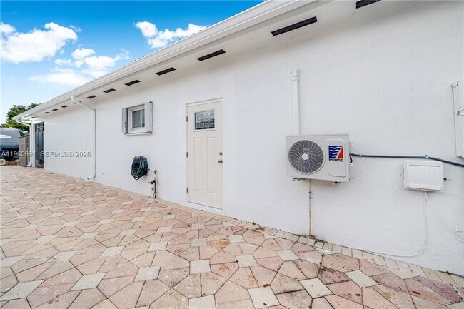 1205 SE 7th Ct in Homestead, FL - Building Photo - Building Photo