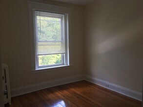 14 Parkway Rd, Unit 4 in Brookline, MA - Foto de edificio - Building Photo