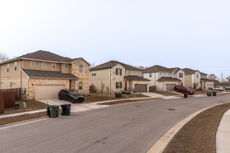 105 Fairmeadow Downs Dr in Hutto, TX - Building Photo - Primary Photo