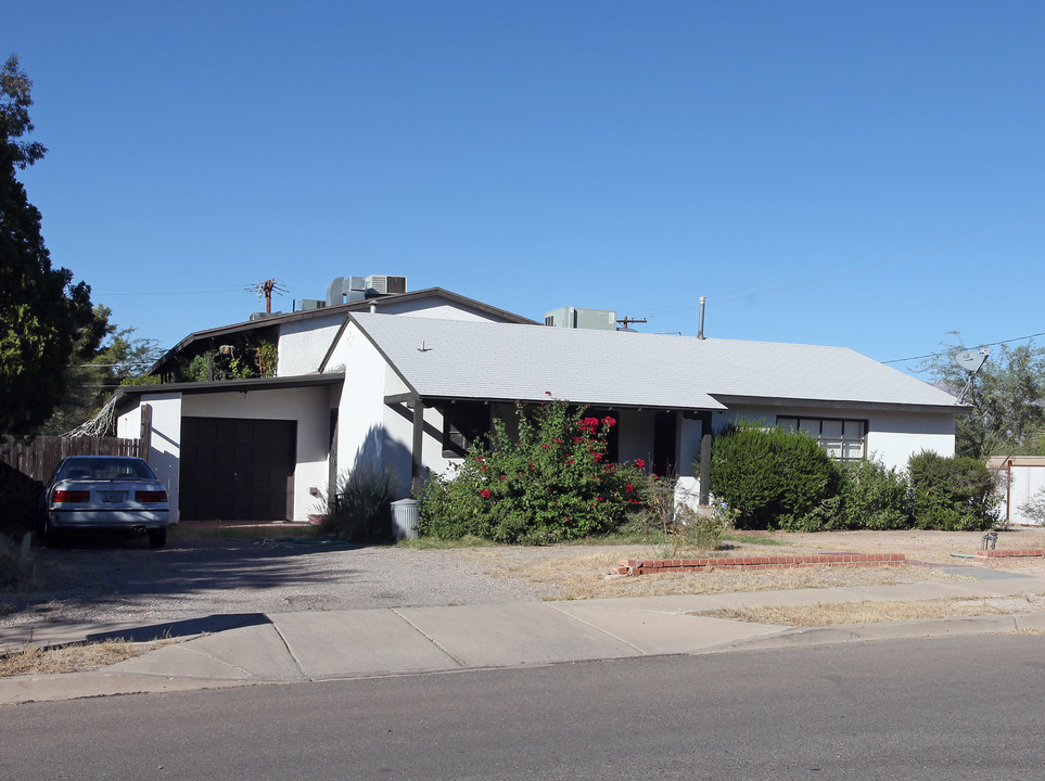 1817 E Lester in Tucson, AZ - Foto de edificio