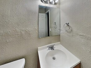 2240 Woolbright Rd in Boynton Beach, FL - Building Photo - Building Photo