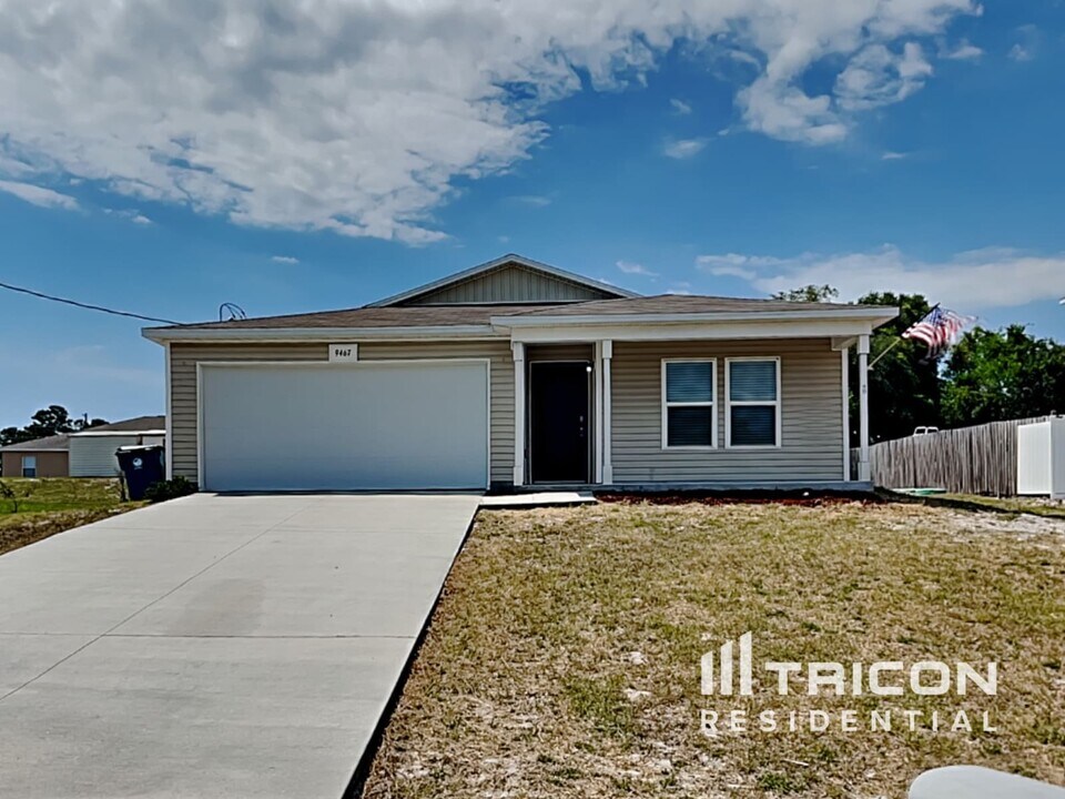 9467 Northvale St in Spring Hill, FL - Building Photo